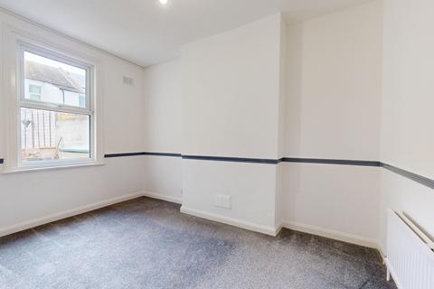 1 bedroom flat to rent, Linden Crescent, Folkestone CT19 5SB