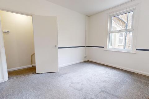 1 bedroom flat to rent, Linden Crescent, Folkestone CT19 5SB