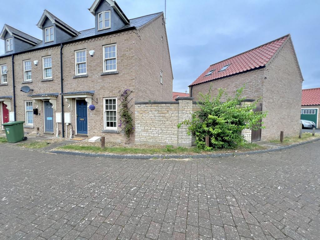 3 bedroom end of terrace house for sale