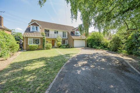 5 bedroom detached house to rent, Boughton Hall Avenue, Send GU23