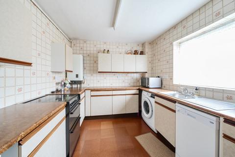 2 bedroom flat for sale, Roseberry Court, Nascot Wood  WD17 4PQ