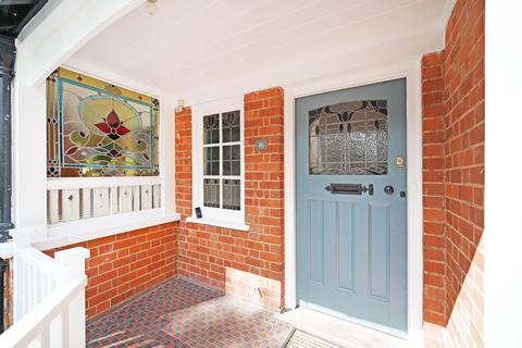 16 Ashleigh Road, Solihull, B91 1AE