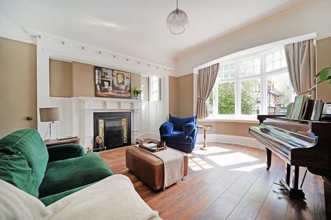 16 Ashleigh Road, Solihull, B91 1AE