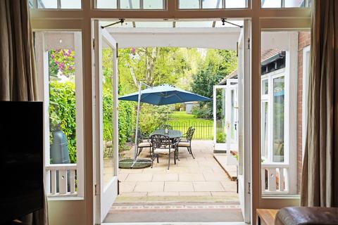 16 Ashleigh Road, Solihull, B91 1AE