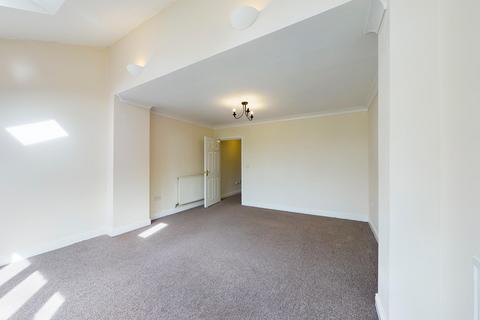 3 bedroom townhouse to rent, Swansmoor Drive, Hixon, ST18