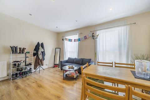 3 bedroom flat for sale, Benwell Road, Holloway