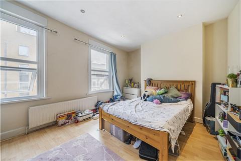 3 bedroom flat for sale, Benwell Road, Holloway