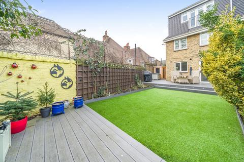 4 bedroom semi-detached house for sale, Staffordshire Street, Peckham