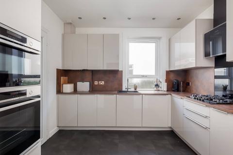 26 Drum Brae North, Edinburgh, EH4 8AZ