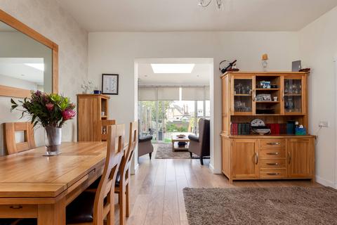 26 Drum Brae North, Edinburgh, EH4 8AZ