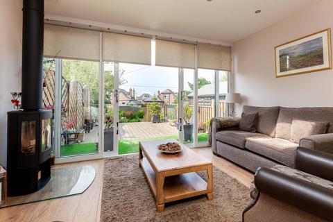 26 Drum Brae North, Edinburgh, EH4 8AZ