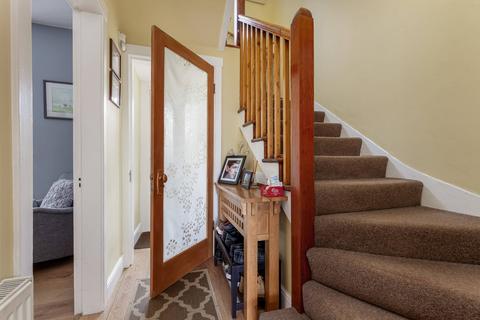 26 Drum Brae North, Edinburgh, EH4 8AZ