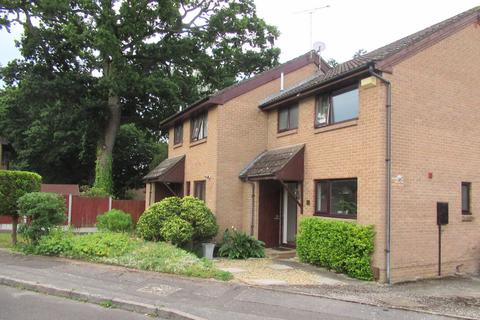 3 bedroom semi-detached house to rent, Clover Drive, Poole, BH17