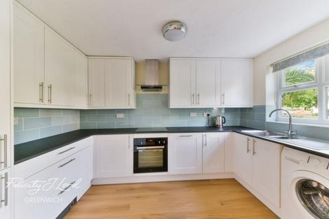 134 Basevi Way, London, SE8 3JT