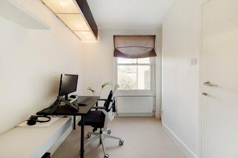 165d Stapleton Hall Road, London, N4 4QS