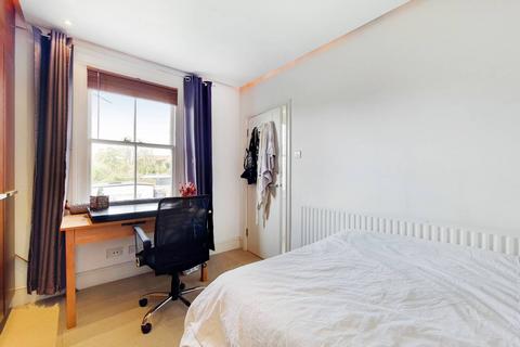 165d Stapleton Hall Road, London, N4 4QS