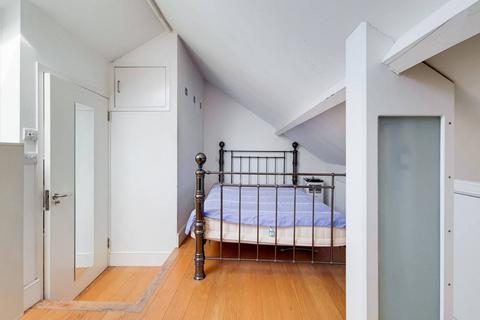 165d Stapleton Hall Road, London, N4 4QS