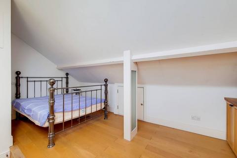 165d Stapleton Hall Road, London, N4 4QS
