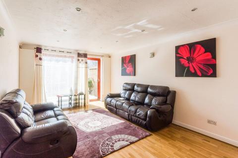 4 bedroom terraced house to rent, Queens Road, Walthamstow, London, E17