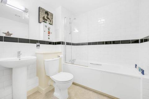 1 bedroom flat to rent, Seven Sisters Road, Finsbury Park, London, N4