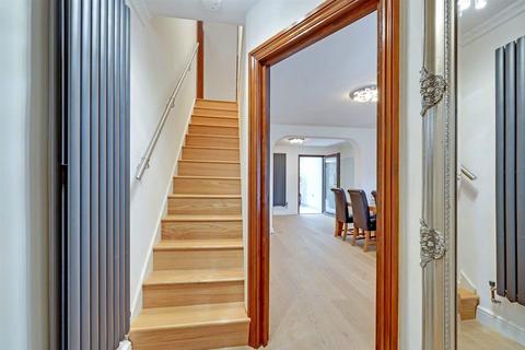 5 bedroom end of terrace house for sale, Parsloes Avenue, Dagenham, Essex