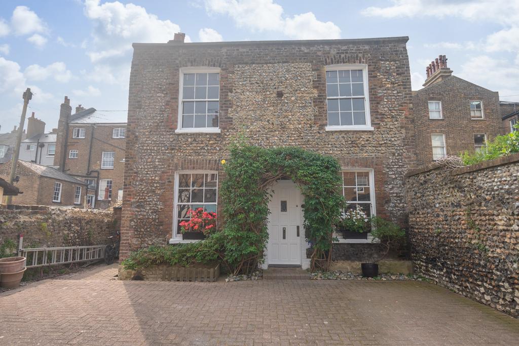 Paragon Ramsgate Paragon Street, Ramsgate, CT11 2 bed detached house - £350,000