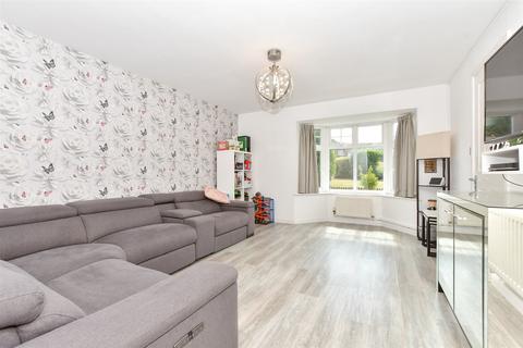61 Gordon Close, Ashford, TN24 8RG