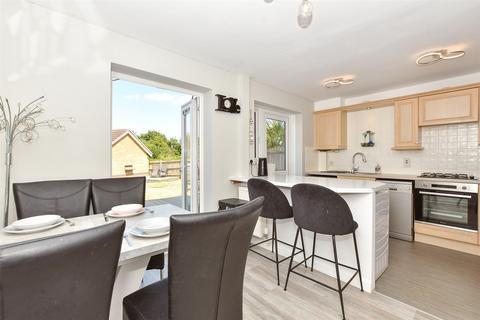 61 Gordon Close, Ashford, TN24 8RG