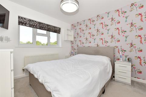 61 Gordon Close, Ashford, TN24 8RG