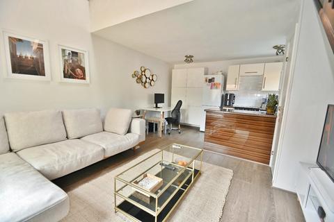 12 Cobb Close, Datchet, Slough, SL3 9QZ