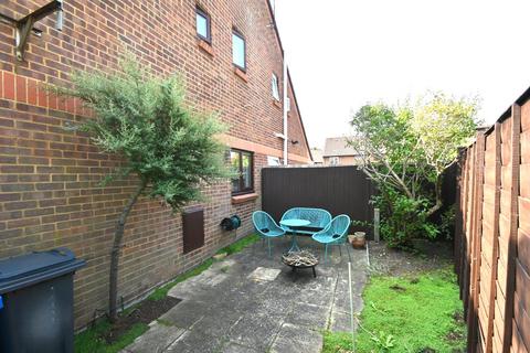 12 Cobb Close, Datchet, Slough, SL3 9QZ
