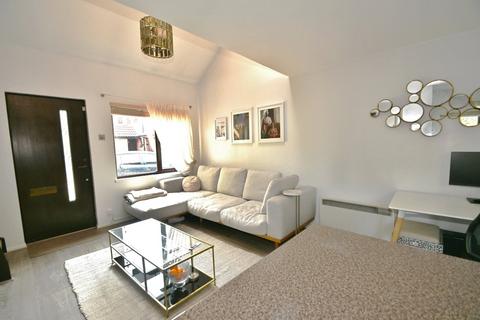 12 Cobb Close, Datchet, Slough, SL3 9QZ