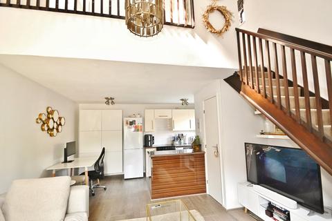 12 Cobb Close, Datchet, Slough, SL3 9QZ