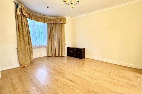 3 bedroom terraced house to rent, Redbridge Lane East, Ilford IG4