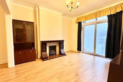 3 bedroom terraced house to rent, Redbridge Lane East, Ilford IG4