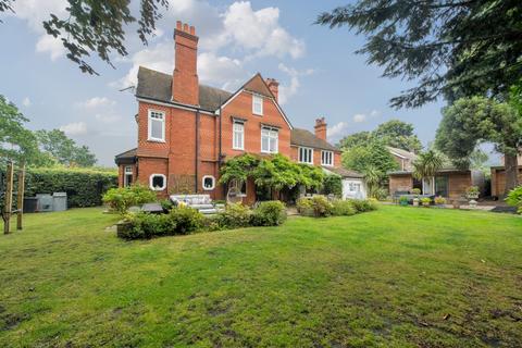 6 bedroom detached house to rent, Oakwood Road Orpington BR6