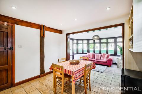 undefined, Loughton IG10
