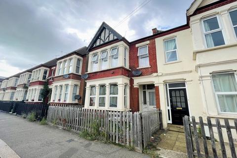 2 bedroom flat to rent, Whitegate Road, Southend-on-Sea SS1