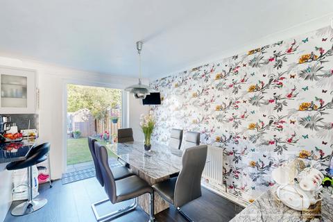 18 Brettingham Close, Crawley, RH11 8FD