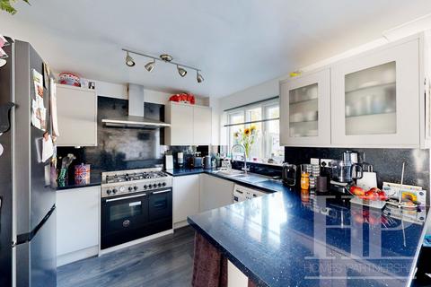 18 Brettingham Close, Crawley, RH11 8FD