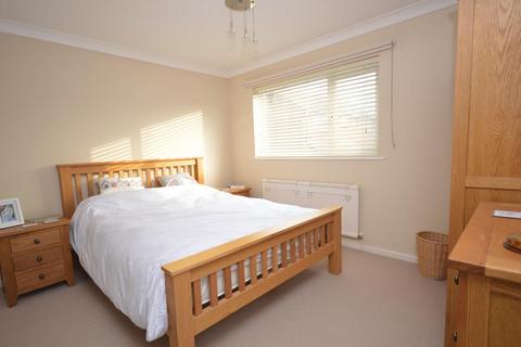 4 bedroom link detached house to rent, Grebe Close, Milford on Sea, Lymington, Hampshire, SO41 0XA