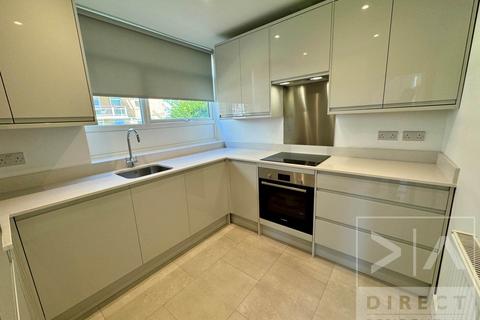 3 bedroom detached house to rent, Thameside, Teddington TW11