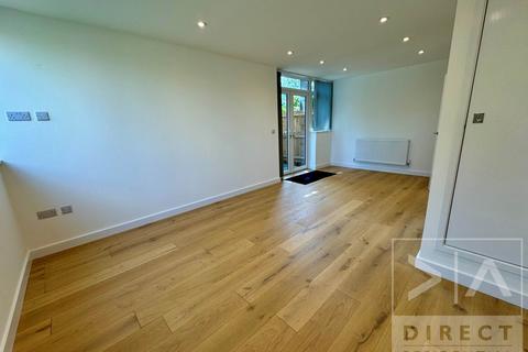 3 bedroom detached house to rent, Thameside, Teddington TW11