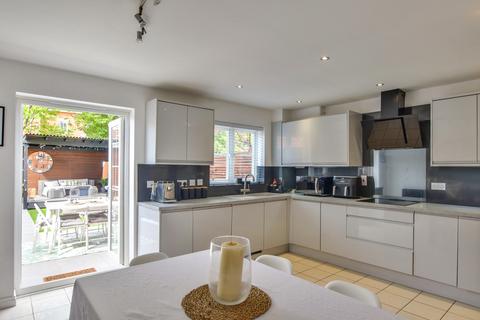 76 Baynard Avenue, Little Dunmow, Dunmow, CM6 3FD
