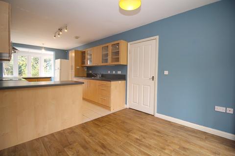 4 bedroom terraced house to rent, Spinners Way, Shepshed, LE12