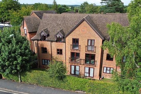 2 bedroom apartment for sale, Pinewood Court, Fleet GU51