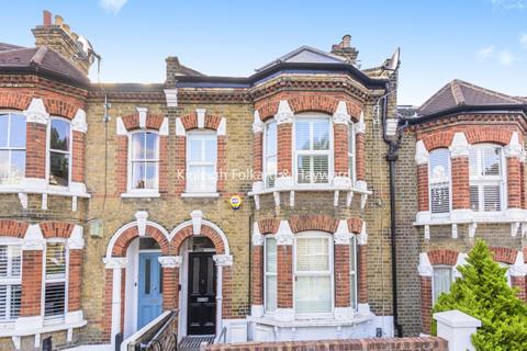 3 bedroom apartment to rent, Goodrich Road London SE22