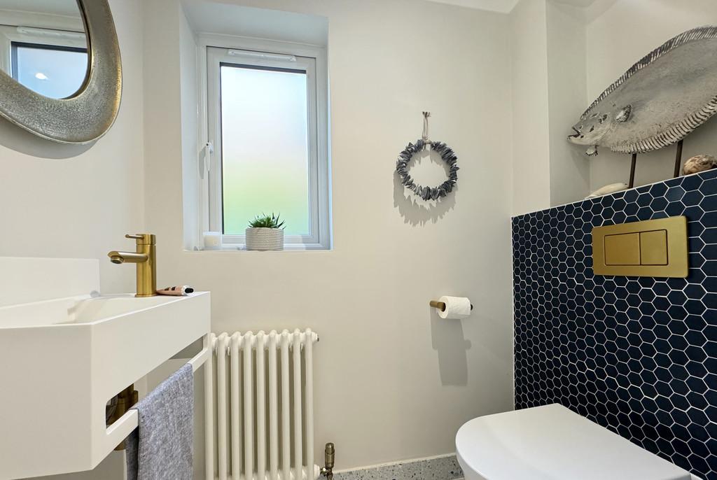 5 TG Cloakroom
