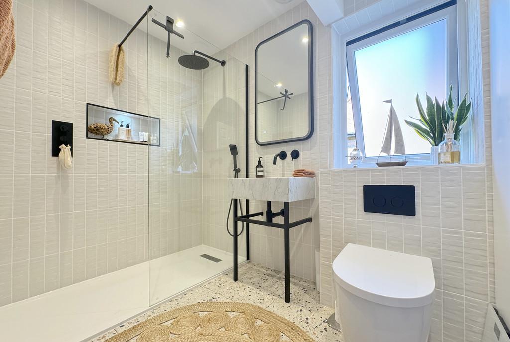 5 TG Shower Room