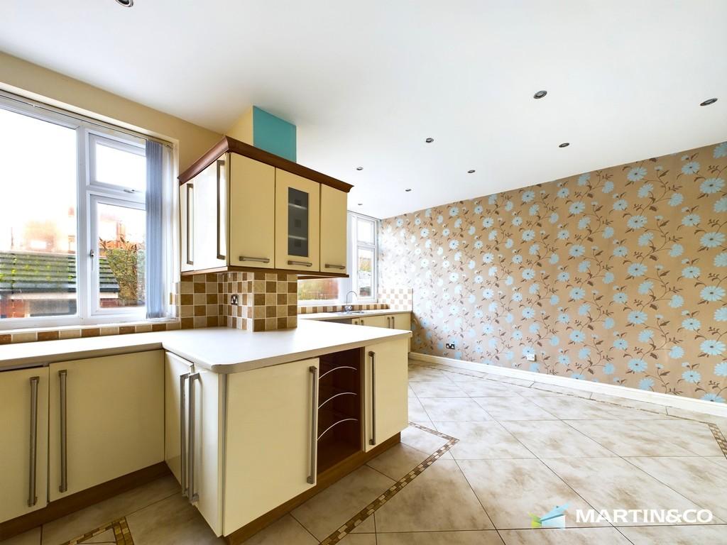 Kitchen (b)